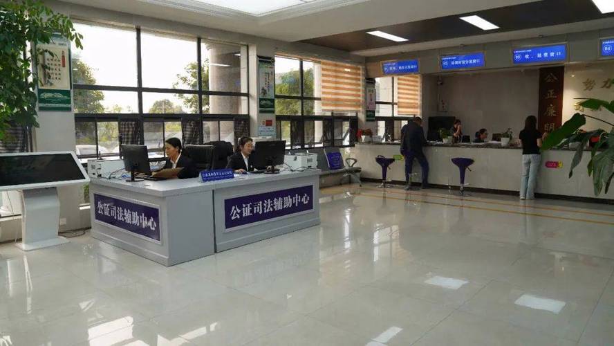 客服人员工作场景